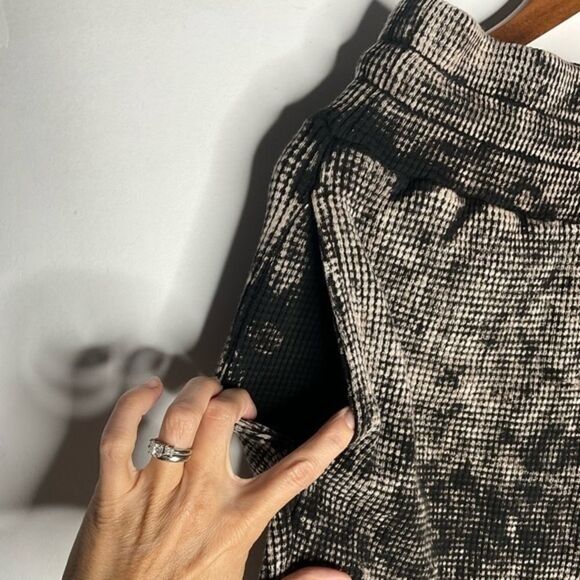 NWT Cotton Citizen Black Acid Washed Waffle Knit Pull On Shorts Small - Picture 8 of 11